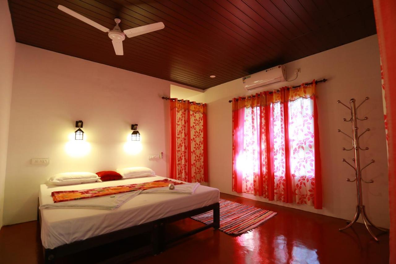 Marari John'S Beach Apartman Mararikulam Kültér fotó